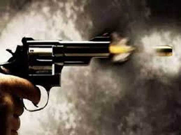 पुलिस लॉकअप में गोली चली, एक की मौत